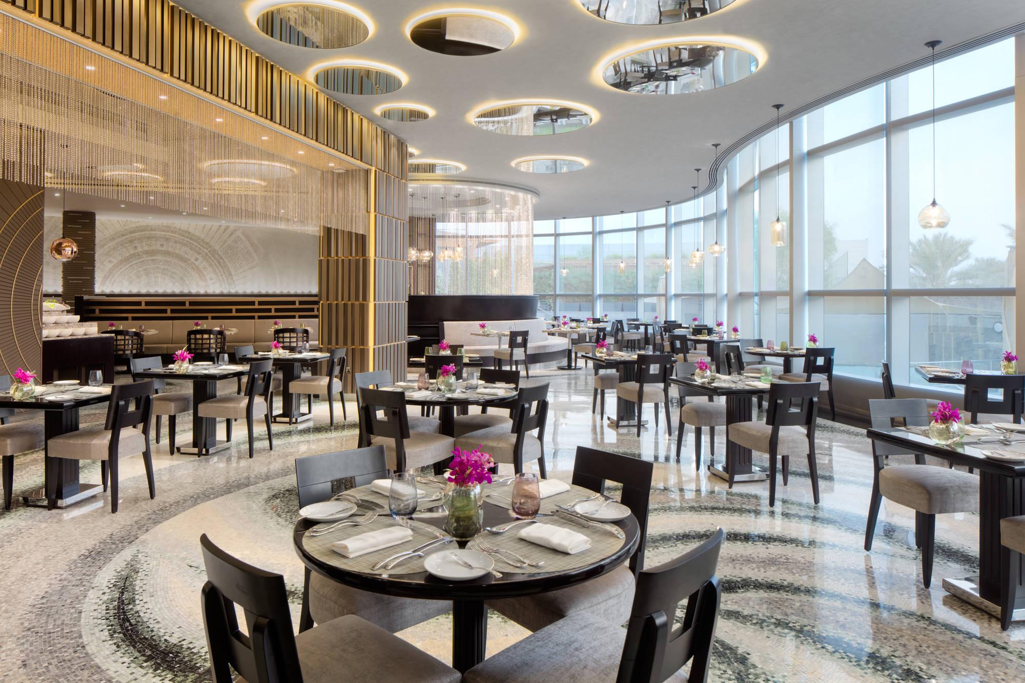 Jumeirah Emirates Towers 5*